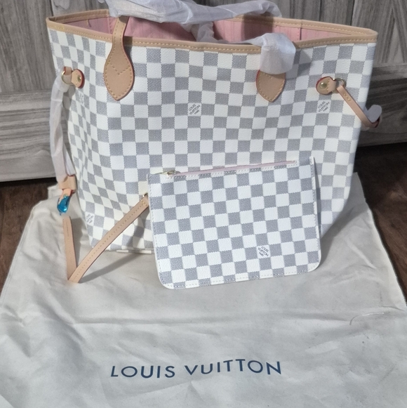 Elegant Checkered Never Full Tote And Clutch in Gray and White. Free Gifts! - Picture 16 of 16